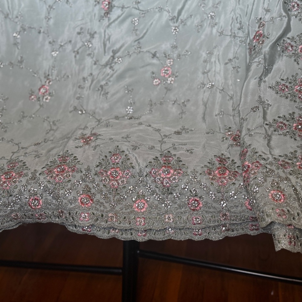 Elegant Floral Embroidered Saree in Green and Pink - Picture 4 of 11